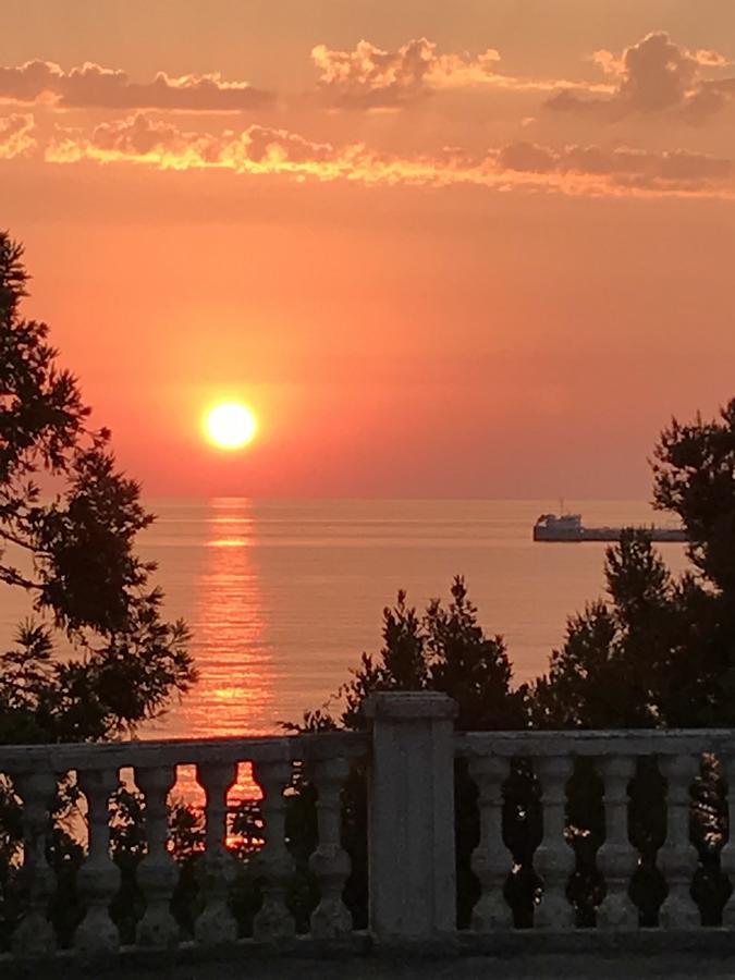 Feride Hotell Makhinjauri Exteriör bild